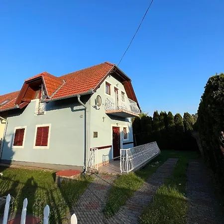 Apartment Balatonfenyves * Balatonfenyves